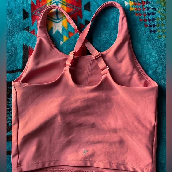 Old Navy Active crop top - Picture 3 of 3